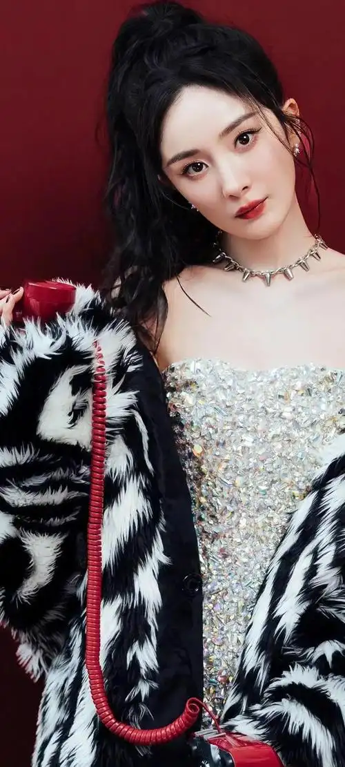 杨幂的12张美图,每张图片皆是珍藏款_网易订阅