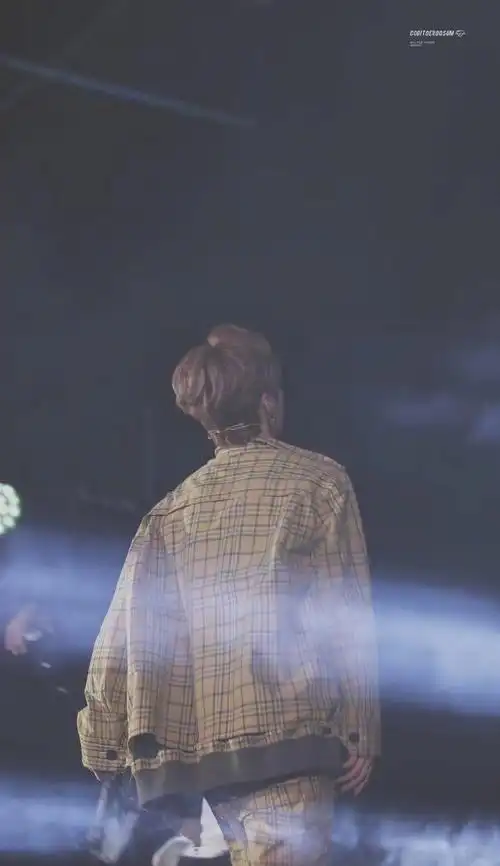鹿晗#背影鲨,每一张都是一个故事我看着没剩多少时间,能许愿,好想多