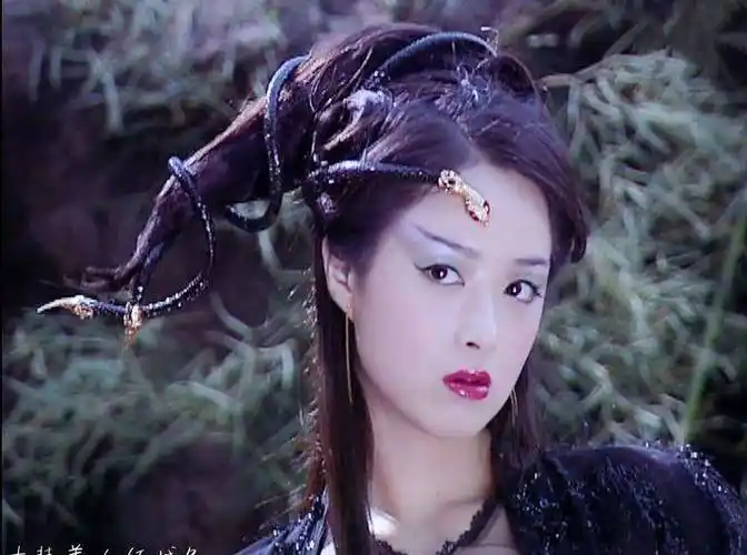 出这个角色的那种天真和善良,所以蒋欣的表现就会变得更加的"活泼"