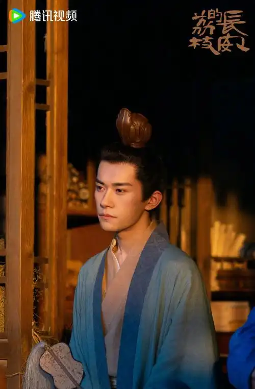 雷佳音易烊千玺初遇却恰似重逢##易烊千玺长安的荔枝打坐剧照##嘲安