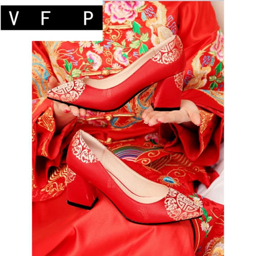 结婚鞋红秀禾服鞋女中式2019新款春季高跟粗跟红色新娘上轿鞋