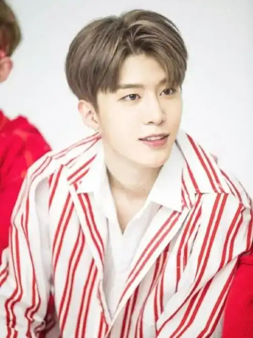 练习生justin爆个人代言,朱正廷乐华七子7号集体飞泰国