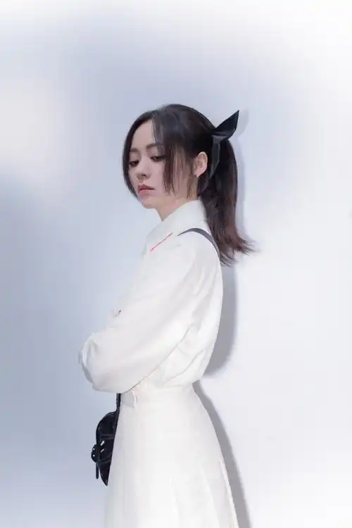 张靓颖牛奶百褶裙甜美写真图片210