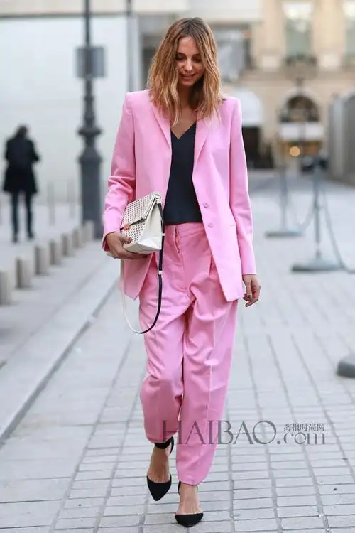 时尚红人街拍最爱粉色西服套装:甜美&潇洒可兼得,如此高分穿衣术你要