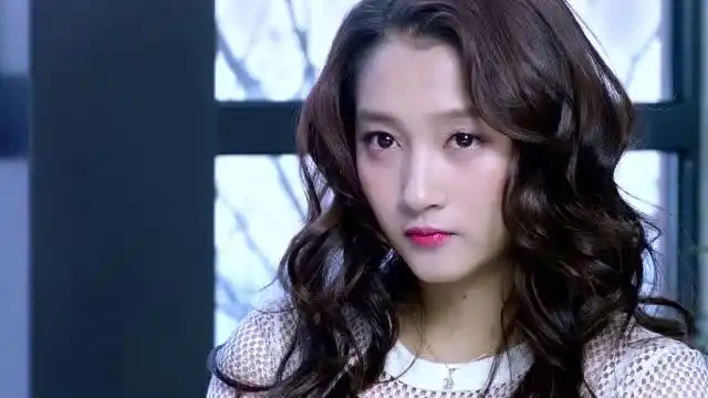 《极光之恋》关晓彤耍手段抢走女二代言!偶像剧女主才不是傻白甜!