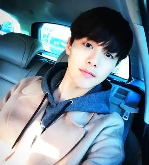 马天宇这样的搭配好清秀啊,真喜欢马天宇!