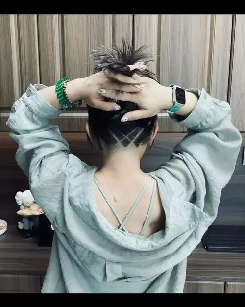 猩哥发型隐藏雕刻修剪