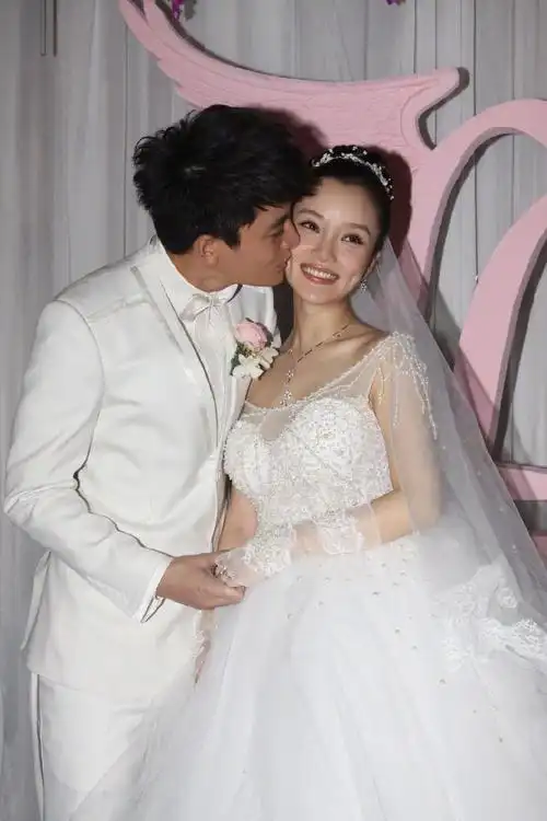 贾乃亮李小璐婚礼高清照被扒,曾经让人羡慕的回忆