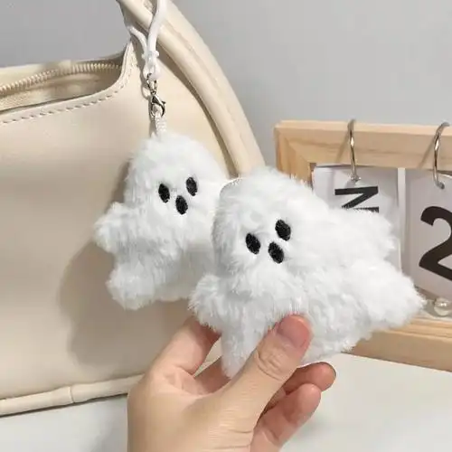 这个小幽灵太可爱啦!挂在书包上超有趣,还可以当钥匙扣.毛绒绒 - 抖音