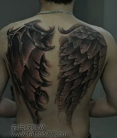 超酷的一款满背天使恶魔翅膀纹身图案