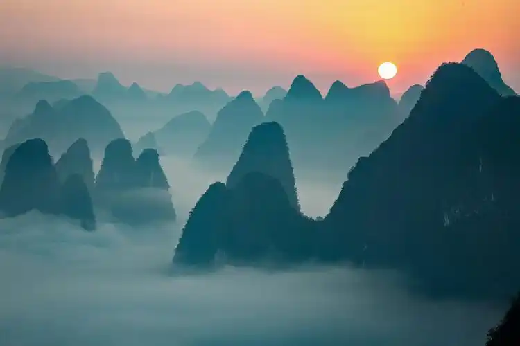 广西山水日出东方