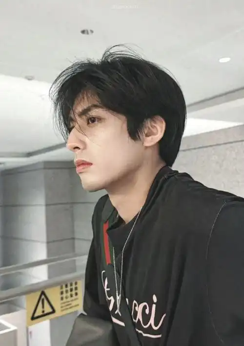 这个男人怎么留胡子也那么帅啊