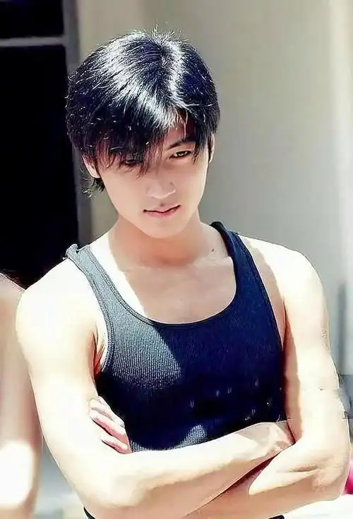 谢霆锋旧照曝光,真的是英俊潇洒,风度翩翩