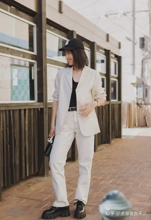 二,白色西装搭配