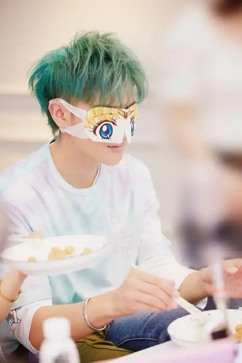 黄子韬薄荷绿发色