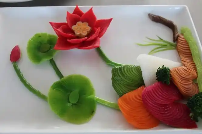 高凡,毕业于山东旅游职业学院,枣庄市龙都中等职业学校冷拼,雕刻,冷菜