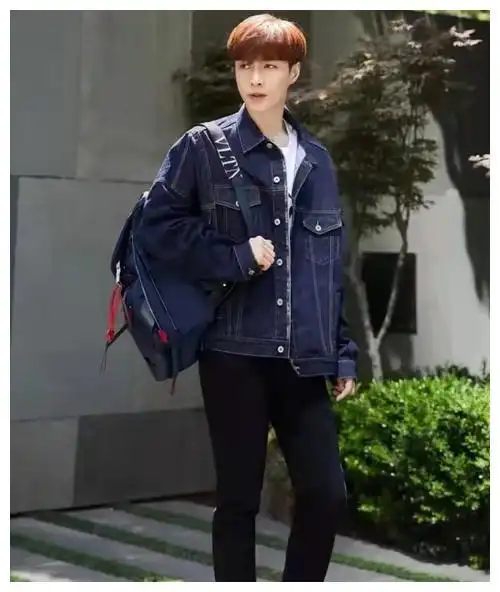 阳光型男张艺兴 牛仔外套穿出青春与活力