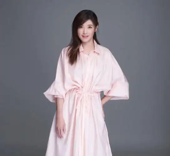 52岁苏慧伦近况曝光,形象气质出众,五官甜美身材超好_zzd_学生时代