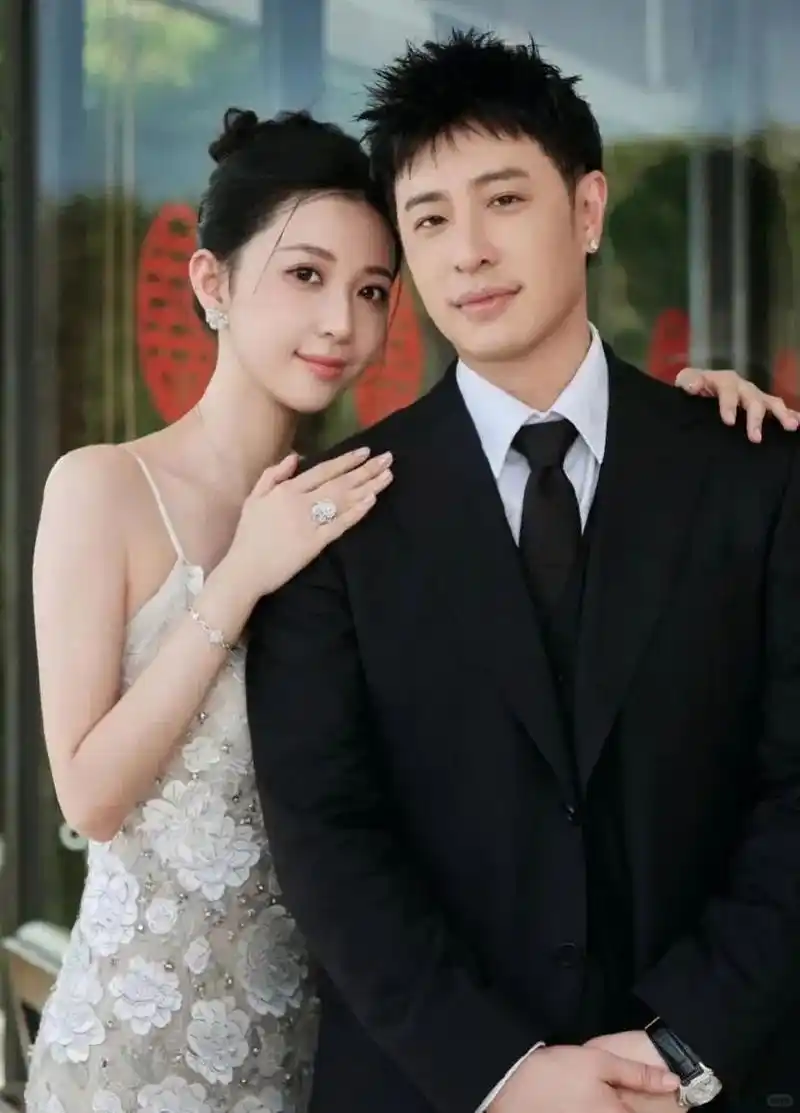 潘玮柏妻子素颜照曝光 宛如青春美少女  歌手潘帅的娇妻如大学生般的