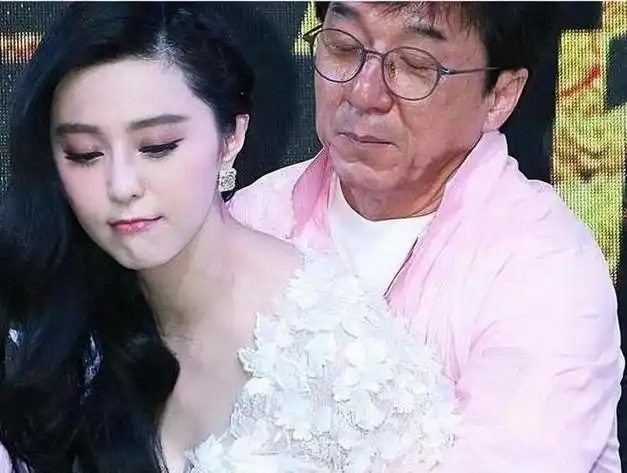 成龙抱过的二十个女明星都有谁范冰冰超主动章子怡被横抱起来