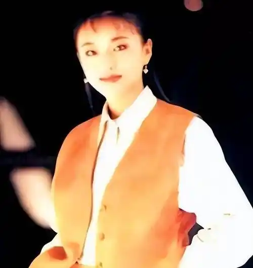 韩红年轻时是校花原以为太夸张但看到18岁的照片我信了