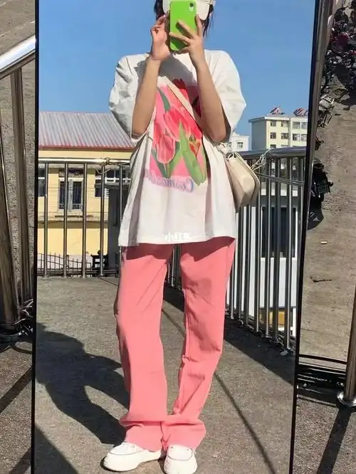 粉色裤子很难不爱