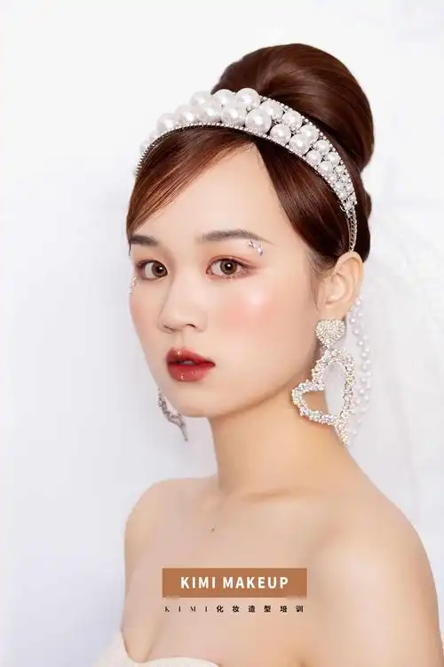 kimi化妆造型的化妆造型作品《轻复古时尚妆容造型》