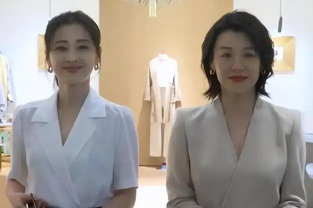 梅婷一家四口罕见现身机场!穿t恤不像女明星,儿女同行