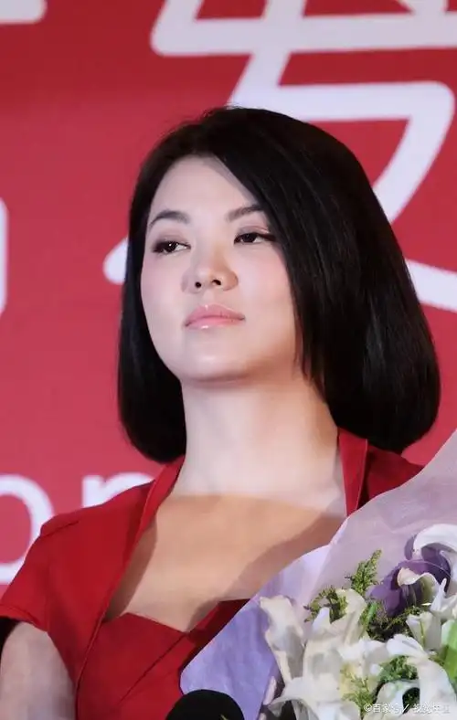 为何李湘这样有钱?从她的履历中,我们可以窥见财富的源泉.