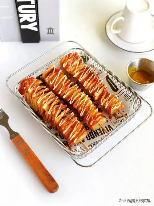 大家分享一款大人小孩儿都爱吃的炸串明星单品——炸薯塔(空气炸锅版)