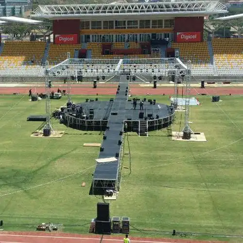 竞技场胶合板红圆形舞台竞技场胶合板红色圆形舞台是圆形的.