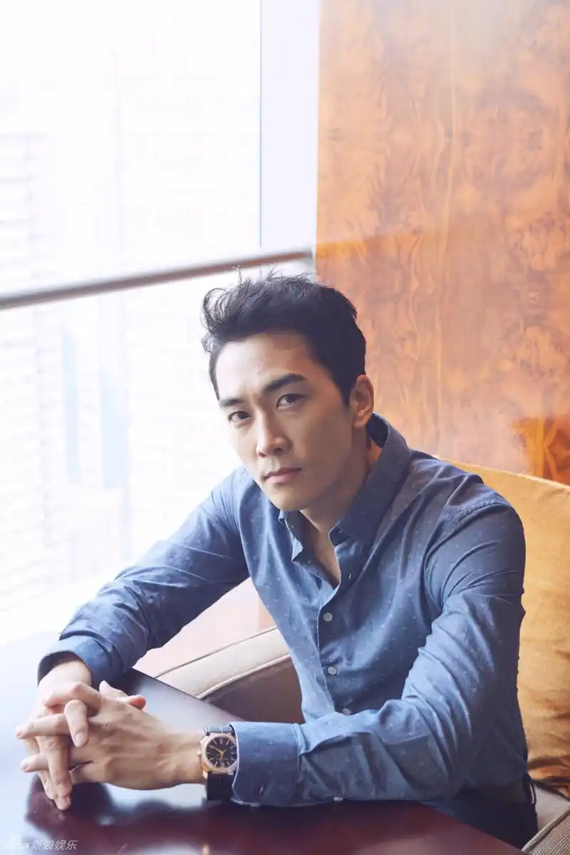 组图:独家对话宋承宪 谈刘亦菲满脸幸福_高清图集_新浪网