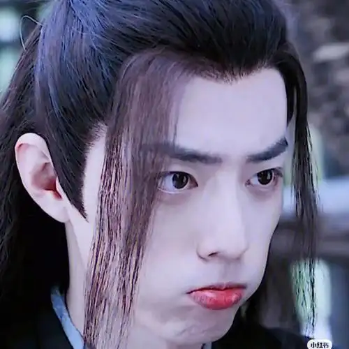 嘟嘟嘴哦,好可爱呀