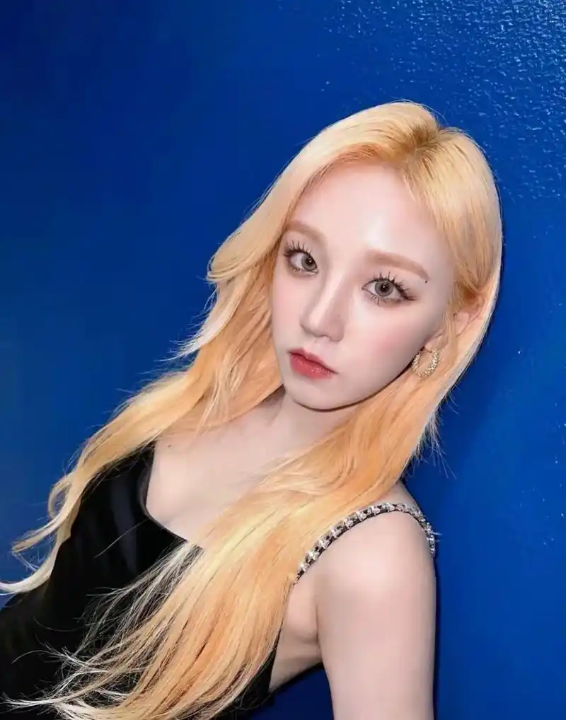 宋雨琦露背写真集