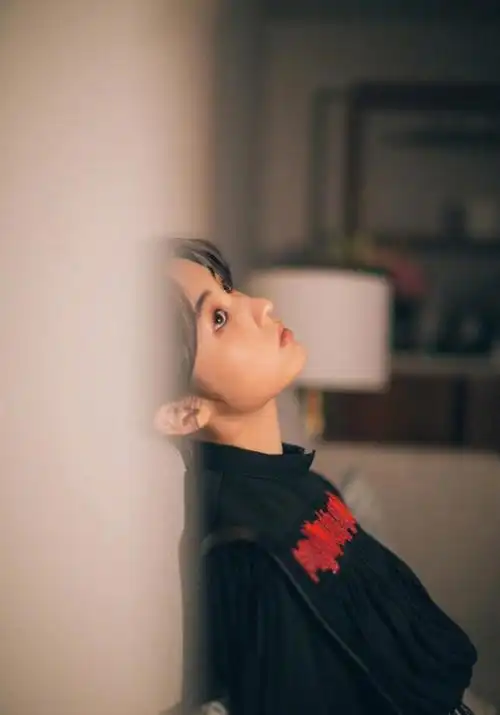 张子枫上演侧颜杀,娃娃脸秒变高级脸,颜值再升新高度!