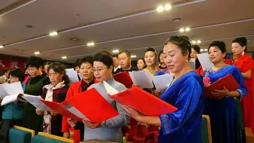 主持人宣布唱响武清诗歌朗诵会正式开始.