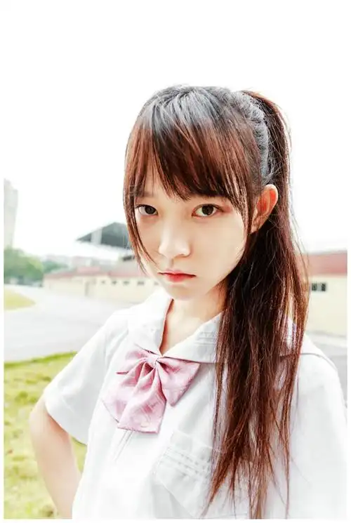 清新可爱校服初中生女孩图片