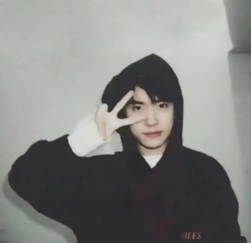 高清头像 #易烊千玺  "前途与玫瑰 来日与方长" - 抖音