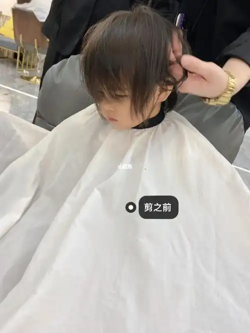 吹头,剪发整个过程都非常的安静听话#女宝宝发型 #女童穿搭