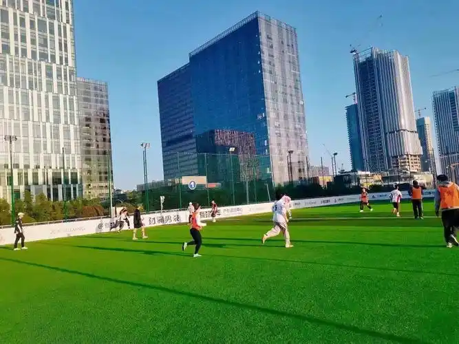 到徐家汇体育公园早锻炼,在苏州河边city walk,市民_