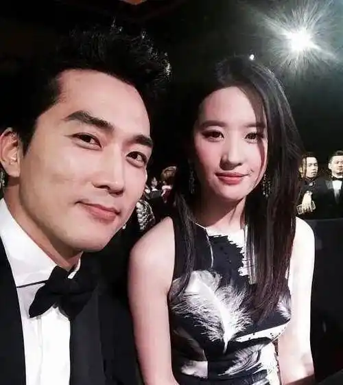 原创原创33岁刘亦菲单身穿红裙绝美为何佳作难出离大花总差口气