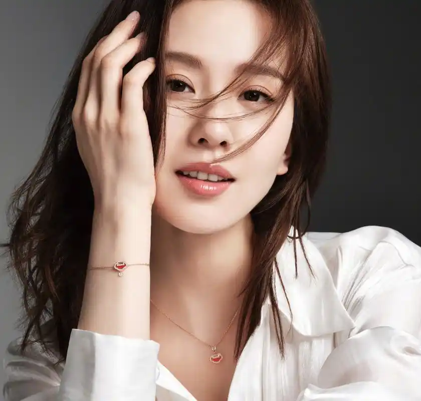 实力派女星刘诗诗写真:气质迷人,靓丽时尚!