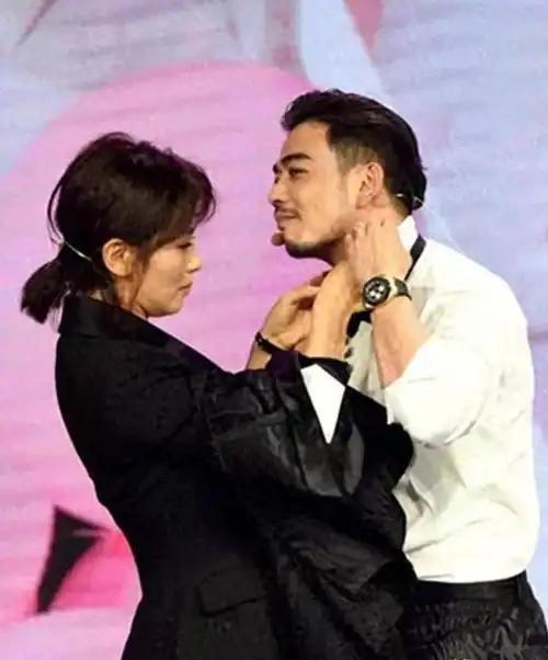 不顾央视警告顶风作案,与刘涛频频传出绯闻,到底谁在给杨烁勇气