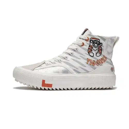 李宁女鞋2022春款迪士尼联名跳跳虎帆布鞋休闲高帮板鞋agcs3341