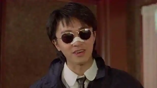 周星驰电影:星爷戴着墨镜穿着风衣,不要太帅