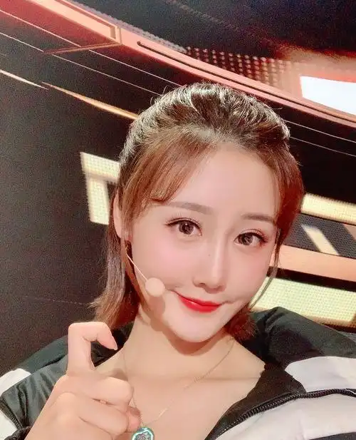 腾讯nba主播果果,青春靓丽,美丽动人