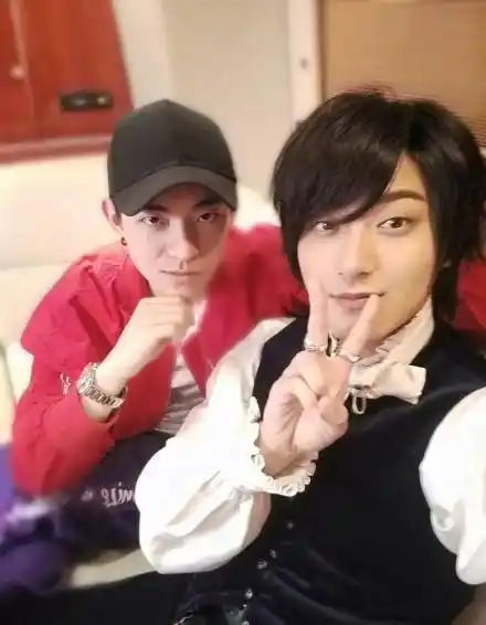 陈伟霆黄子韬和她们都是家里"最丑"!