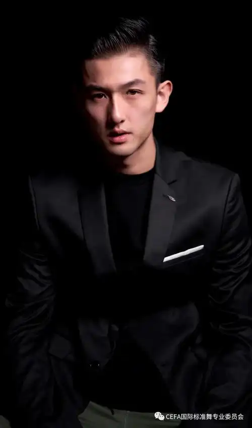 职业新星拉丁舞冠军全国社会艺术考级考官撰稿 |  韩艺博thedirector