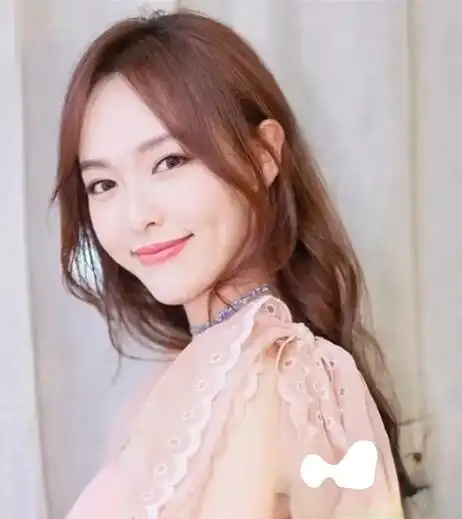 卷发适合染什么颜色 get明星同款发色变女神_最新流行发型设计发型