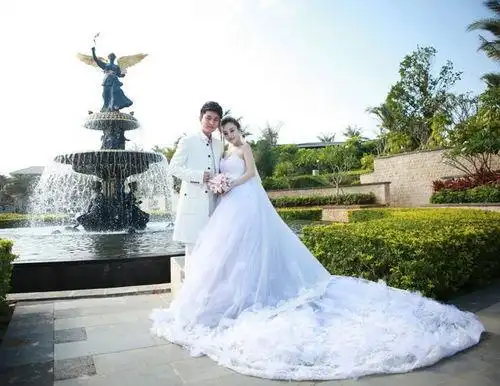 李小璐贾乃亮婚纱照曝光 婚礼进入倒计时阶段(组图)